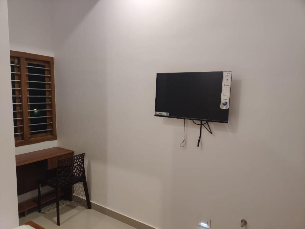 ホテル Sri Balaji Lodging Tiruchchendūr エクステリア 写真