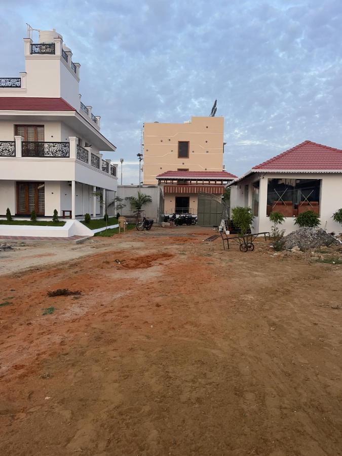ホテル Sri Balaji Lodging Tiruchchendūr エクステリア 写真