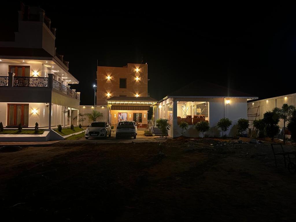ホテル Sri Balaji Lodging Tiruchchendūr エクステリア 写真