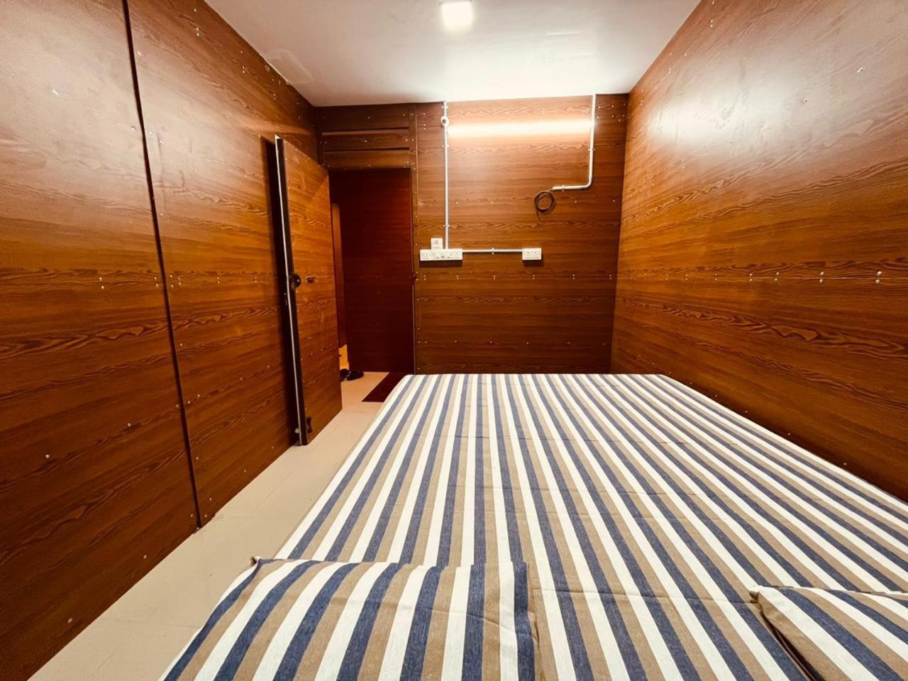 ホテル Sri Balaji Lodging Tiruchchendūr エクステリア 写真